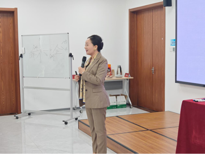 【领学课堂】专题培训丨服务礼仪与职业素养提升